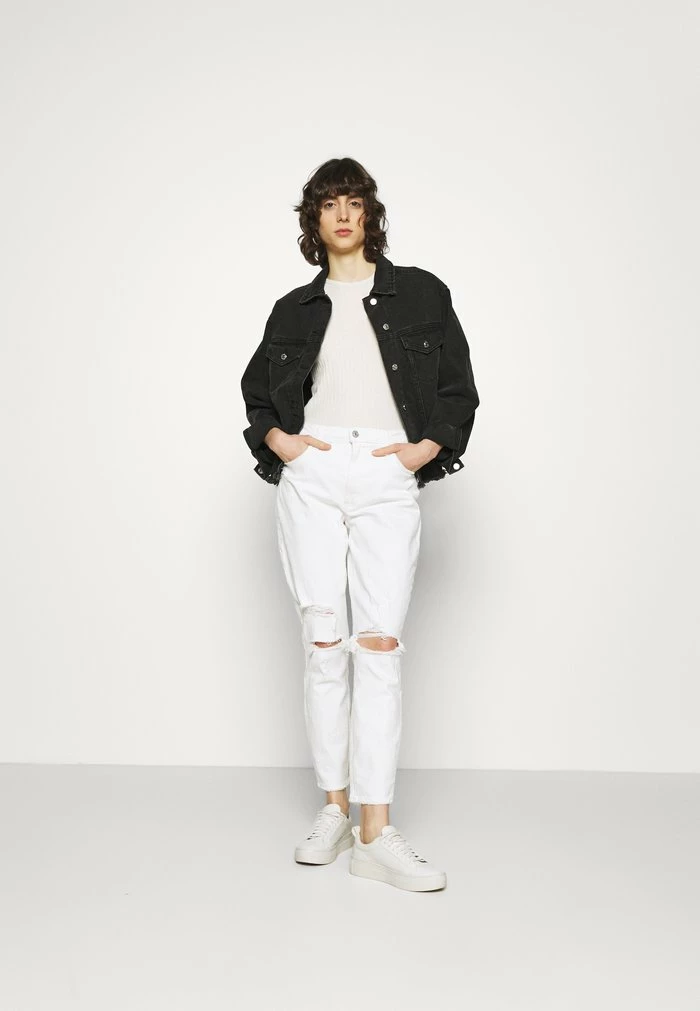 Abercrombie & Fitch DESTROY CURVE LOVE DUPE - Slim Fit Jeans - White 2 Abercrombie & Fitch DESTROY CURVE LOVE DUPE - Slim Fit Jeans - White - Image 2