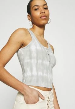 Abercrombie & Fitch BARE HENLEY TANK WASH - Print T-shirt - White 10 Abercrombie & Fitch BARE HENLEY TANK WASH - Print T-shirt - White -Abercrombie & Fitch Shop 7205f2635896493caa543262923625d1