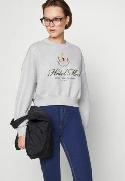 Abercrombie & Fitch MINI SUNDAY CREW - Sweatshirt - Grey Heather 9 Abercrombie & Fitch MINI SUNDAY CREW - Sweatshirt - Grey Heather -Abercrombie & Fitch Shop 72c563feeb904f7ea00d3ecd33de1db0