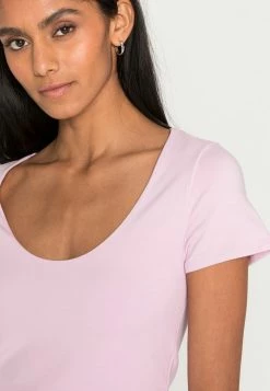 Abercrombie & Fitch Basic T-shirt - Lilac -Abercrombie & Fitch Shop 76e912ab68aa4b61a72585c1a3a361dc