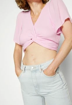 Abercrombie & Fitch KNOT FRONT FLUTTER - Print T-shirt - Pink Lavendar 13 Abercrombie & Fitch KNOT FRONT FLUTTER - Print T-shirt - Pink Lavendar -Abercrombie & Fitch Shop 7adc206626eb419cb4fc32d456f78e25