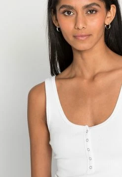 Abercrombie & Fitch BARE SCOOP HENLEY TANK 2 PACK - Top - White/black -Abercrombie & Fitch Shop 7ccba2afe6c04d96a59af7f75a3cd06f