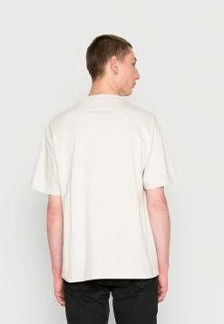 Abercrombie & Fitch BACK GEL LOGO - Print T-shirt - Tan 7 Abercrombie & Fitch BACK GEL LOGO - Print T-shirt - Tan -Abercrombie & Fitch Shop 7f5d3b814a8a4bb0bef5abf59a7f4f2b