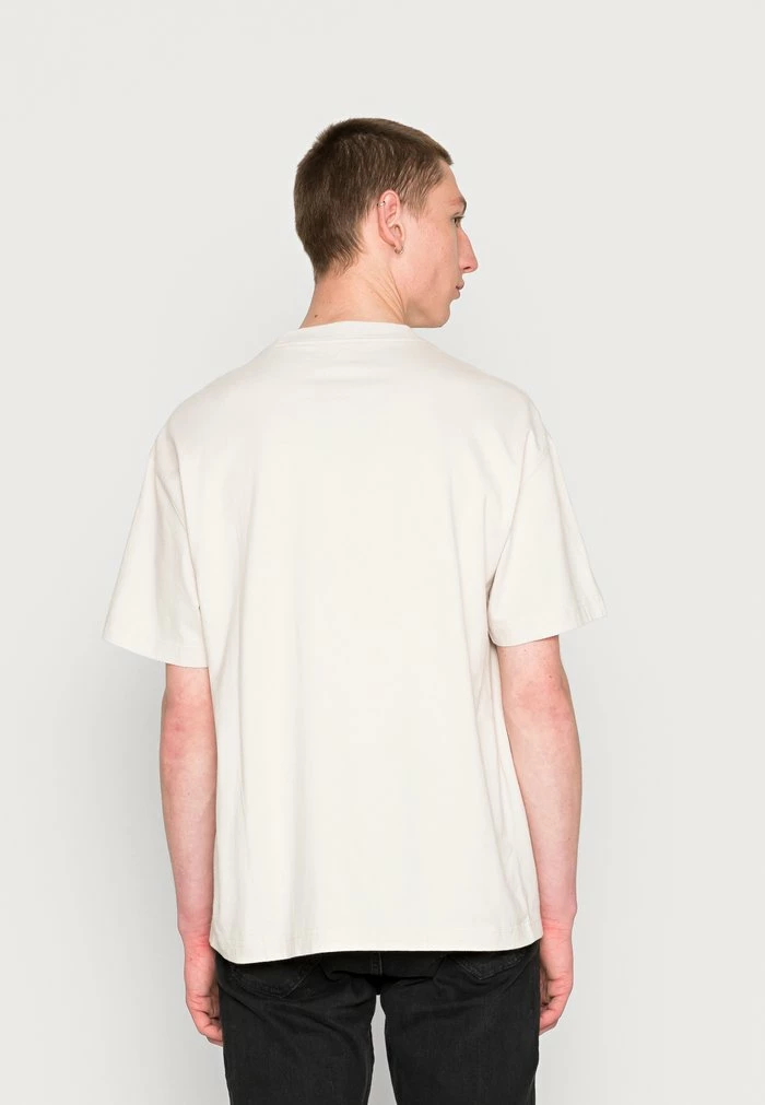 Abercrombie & Fitch BACK GEL LOGO - Print T-shirt - Tan 3 Abercrombie & Fitch BACK GEL LOGO - Print T-shirt - Tan - Image 3