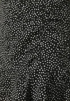 Abercrombie & Fitch WEBEX RUFFLE SKORT - Mini Skirt - Black 5 Abercrombie & Fitch WEBEX RUFFLE SKORT - Mini Skirt - Black -Abercrombie & Fitch Shop 7f806d1dd834462796942465da3d71ad