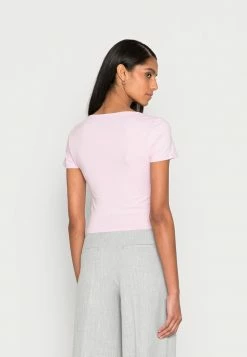 Abercrombie & Fitch Basic T-shirt - Lilac -Abercrombie & Fitch Shop 7f998d8b2dc94f018243baf10f081d96