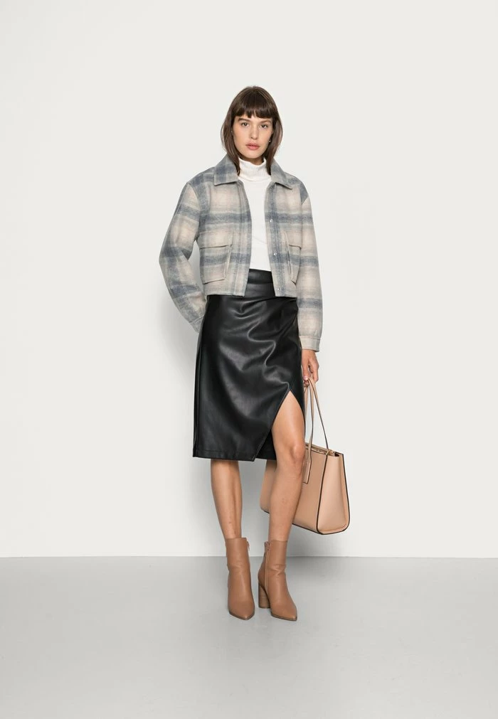 Abercrombie & Fitch SHACKET SHORT - Light Jacket - Cream/blue 2 Abercrombie & Fitch SHACKET SHORT - Light Jacket - Cream/blue - Image 2