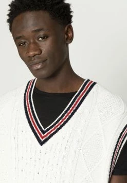 Abercrombie & Fitch Jumper - White Cableknit -Abercrombie & Fitch Shop 847f4f8baa3842d0993f0efb49bd1e24