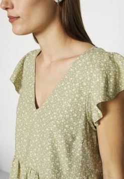 Abercrombie & Fitch VOLUME SMOCKED BABYDOLL - Print T-shirt - Green 15 Abercrombie & Fitch VOLUME SMOCKED BABYDOLL - Print T-shirt - Green -Abercrombie & Fitch Shop 86d5ffcef75640e991714316fb96cbb0