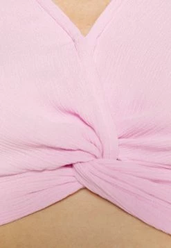 Abercrombie & Fitch KNOT FRONT FLUTTER - Print T-shirt - Pink Lavendar 15 Abercrombie & Fitch KNOT FRONT FLUTTER - Print T-shirt - Pink Lavendar -Abercrombie & Fitch Shop 88986d1f94014fa19f4f0a06127fb44d