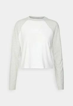 Abercrombie & Fitch RAGLAN CROPPED TEE NOVELTY - Long Sleeved Top - Grey/white -Abercrombie & Fitch Shop 8b578ba98607492da5883239916d34f9