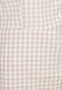 Abercrombie & Fitch BARE WRAP SHORT DRESS - Day Dress - White/tan -Abercrombie & Fitch Shop 8e267c8525964e38818b51925931269c