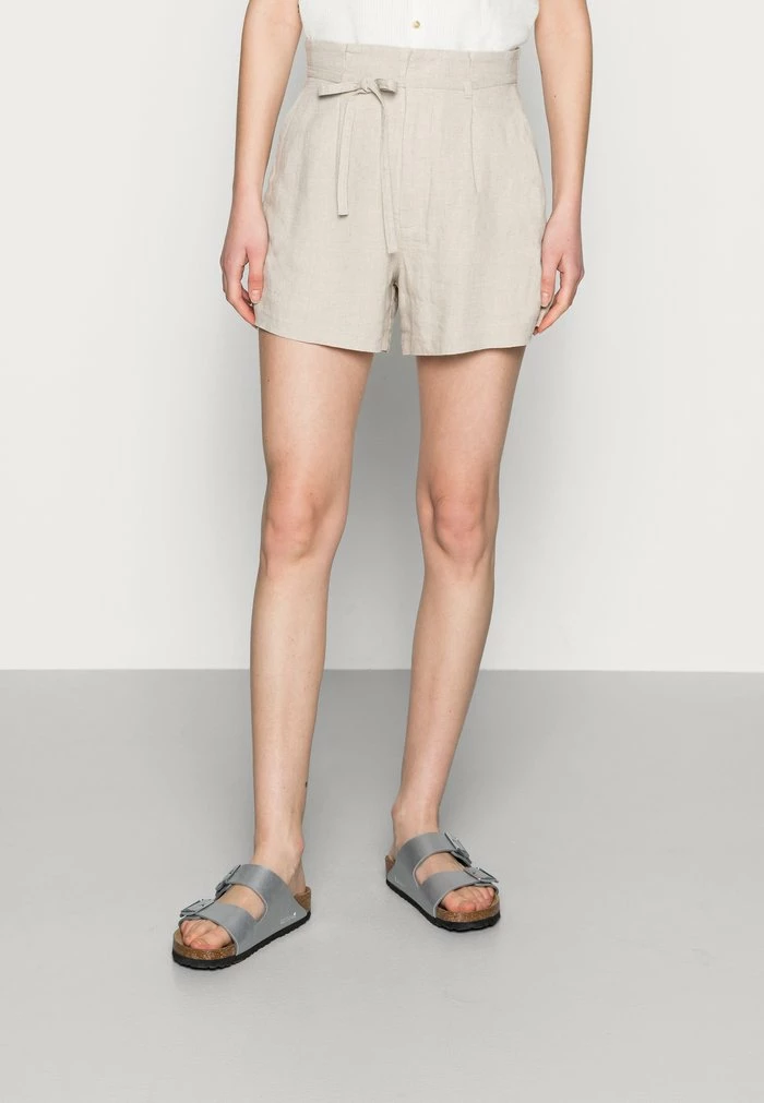 Abercrombie & Fitch EMEA BELTED SHORT - Shorts - Flax 1 Abercrombie & Fitch EMEA BELTED SHORT - Shorts - Flax