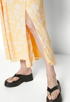 Abercrombie & Fitch VOLUME - Maxi Skirt - Yellow 9 Abercrombie & Fitch VOLUME - Maxi Skirt - Yellow -Abercrombie & Fitch Shop 918f97ab0dfe48ae87b153ee933e4694