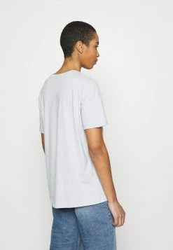 Abercrombie & Fitch BOYFRIEND LOGO TEE - Print T-shirt - Light Blue 7 Abercrombie & Fitch BOYFRIEND LOGO TEE - Print T-shirt - Light Blue -Abercrombie & Fitch Shop 92180428a3bf442e98293dbe910cf89b