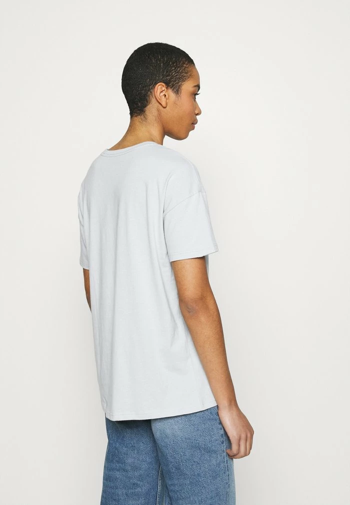 Abercrombie & Fitch BOYFRIEND LOGO TEE - Print T-shirt - Light Blue 3 Abercrombie & Fitch BOYFRIEND LOGO TEE - Print T-shirt - Light Blue - Image 3