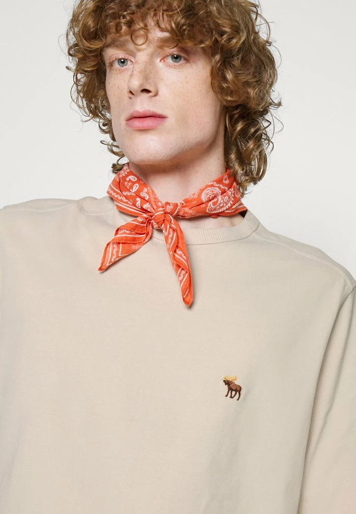 Abercrombie & Fitch DATE NIGHT TEE - Basic T-shirt - Tan 4 Abercrombie & Fitch DATE NIGHT TEE - Basic T-shirt - Tan - Image 4