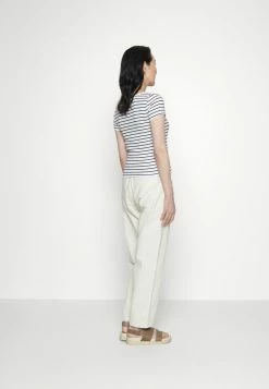 Abercrombie & Fitch ICON HENLEY - Print T-shirt - White/blue 9 Abercrombie & Fitch ICON HENLEY - Print T-shirt - White/blue -Abercrombie & Fitch Shop 94a73ecdde1c457d9004a167b075484f