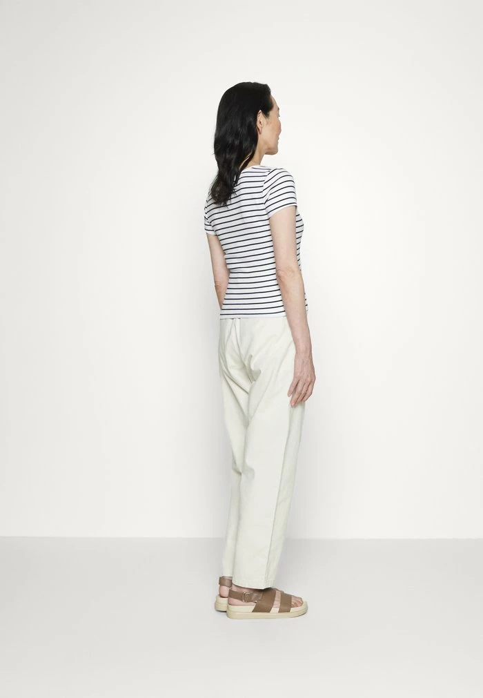 Abercrombie & Fitch ICON HENLEY - Print T-shirt - White/blue 3 Abercrombie & Fitch ICON HENLEY - Print T-shirt - White/blue - Image 3