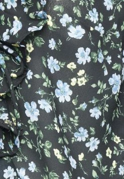 Abercrombie & Fitch RUFFLE TIE FRONT - Blouse - Black -Abercrombie & Fitch Shop 9867c1981fcc48988984d207ad656f71