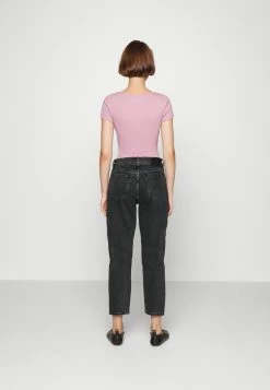 Abercrombie & Fitch Relaxed Fit Jeans - Black -Abercrombie & Fitch Shop 9d34ef89e84948dbbb4a9e5f181d0395