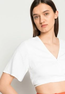 Abercrombie & Fitch WRAP STRAPPY - Blouse - Brilliant White -Abercrombie & Fitch Shop 9fdabf29c50745ab8486244b0f64e7a7