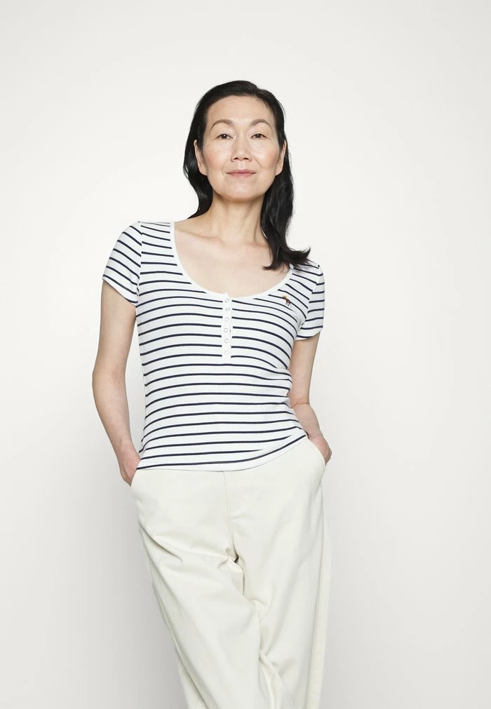 Abercrombie & Fitch ICON HENLEY - Print T-shirt - White/blue 1 Abercrombie & Fitch ICON HENLEY - Print T-shirt - White/blue