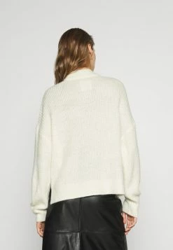 Abercrombie & Fitch CABLE WEDGE MOCK - Jumper - Cream 8 Abercrombie & Fitch CABLE WEDGE MOCK - Jumper - Cream -Abercrombie & Fitch Shop a26b34b8d03d473bbdfee001d181a727