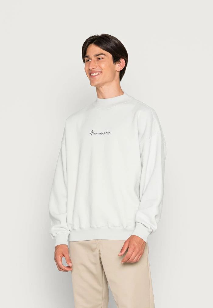 Abercrombie & Fitch MOCKNECK CREW SCRIPT - Sweatshirt - Phantom Grey 1 Abercrombie & Fitch MOCKNECK CREW SCRIPT - Sweatshirt - Phantom Grey