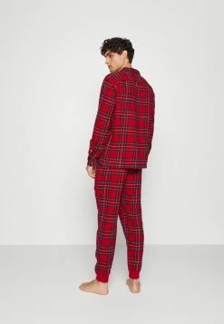 Abercrombie & Fitch CLASSIC SLEEP - Pyjamas - Red 8 Abercrombie & Fitch CLASSIC SLEEP - Pyjamas - Red -Abercrombie & Fitch Shop a6861cc71d7546d3b26f71e4f3e1fdc7