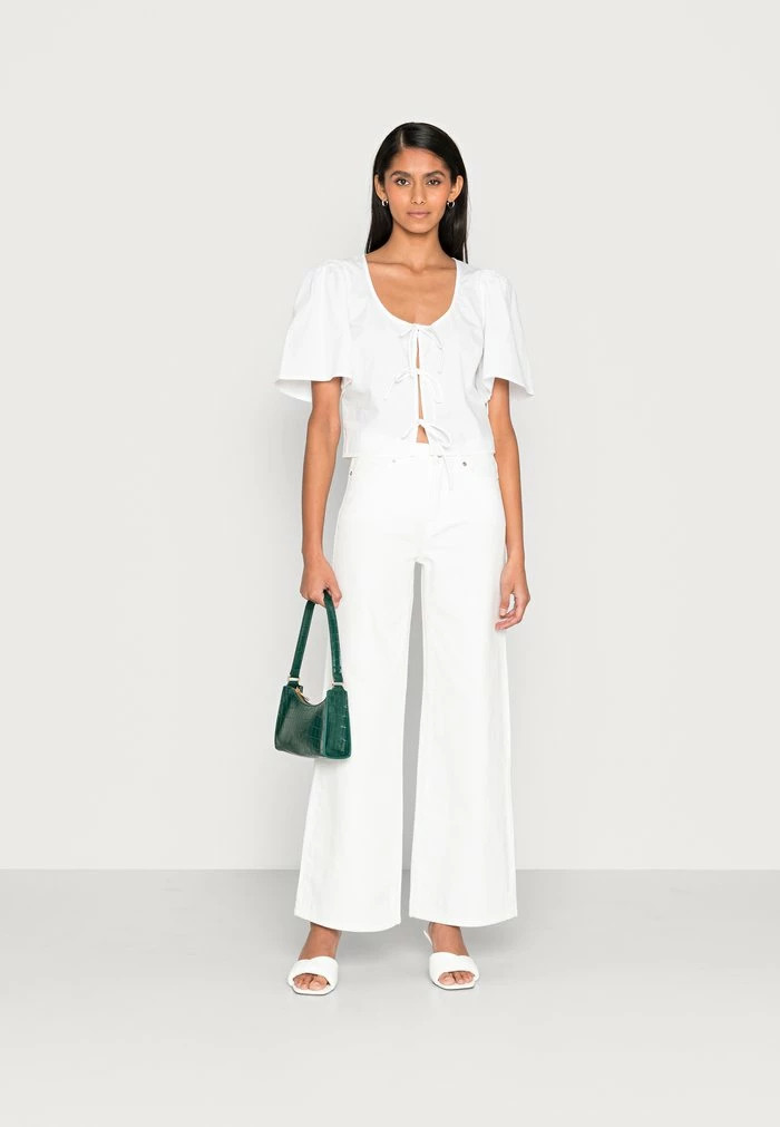 Abercrombie & Fitch EASY TIE FRONT POPLINFASHION - Print T-shirt - White 2 Abercrombie & Fitch EASY TIE FRONT POPLINFASHION - Print T-shirt - White - Image 2