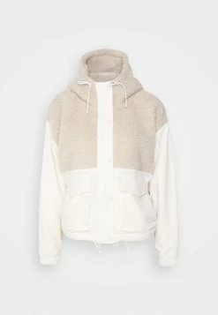 Abercrombie & Fitch WINTER TRAVELER - Summer Jacket - Light Cream/tan -Abercrombie & Fitch Shop ad9fd31adf24463b9e908036d7c970ab