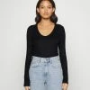 Abercrombie & Fitch COZY SCOOPNECK BODYSUIT - Basic T-shirt - Black Beauty