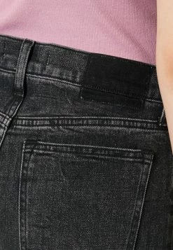 Abercrombie & Fitch Relaxed Fit Jeans - Black -Abercrombie & Fitch Shop b6e91b03ef70454fb5b6bff2b45ded40