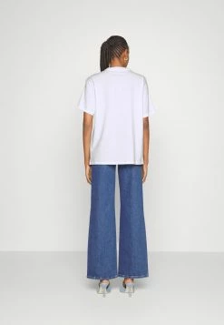 Abercrombie & Fitch RELAXED ART - Print T-shirt - Brilliant White -Abercrombie & Fitch Shop b725885a17414376a602ebd7f14681b1