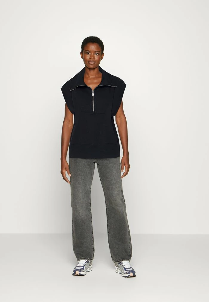 Abercrombie & Fitch CORE HALF ZIP VEST - Print T-shirt - Black 2 Abercrombie & Fitch CORE HALF ZIP VEST - Print T-shirt - Black - Image 2