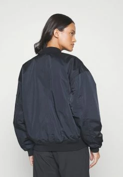 Abercrombie & Fitch TRADITIONAL - Bomber Jacket - Black 9 Abercrombie & Fitch TRADITIONAL - Bomber Jacket - Black -Abercrombie & Fitch Shop c0afbbb924ac462eb71cfc4e6062c365