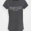 Abercrombie & Fitch SHORT SLEEVE LOGO TEE - Print T-shirt - Asphalt