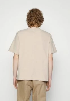 Abercrombie & Fitch DATE NIGHT TEE - Basic T-shirt - Tan 8 Abercrombie & Fitch DATE NIGHT TEE - Basic T-shirt - Tan -Abercrombie & Fitch Shop c8d0ff0c7327489797a54124fa3ce3eb