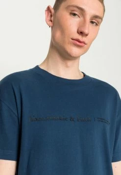Abercrombie & Fitch RELAXED CROSS CHEST LOGO - Print T-shirt - Navy -Abercrombie & Fitch Shop cb7702ff8c4946a69857ea1809e72717