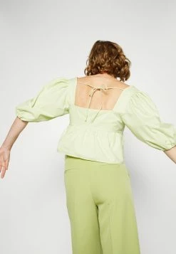 Abercrombie & Fitch FLUTTER CINCH FRONT FAUX FASHION - Basic T-shirt - Green 10 Abercrombie & Fitch FLUTTER CINCH FRONT FAUX FASHION - Basic T-shirt - Green -Abercrombie & Fitch Shop ceb215e9c042472684578e48aa938aca