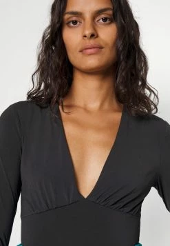 Abercrombie & Fitch SLINKY DEEP V RUCHED BODYSUIT - Long Sleeved Top - Black Beauty -Abercrombie & Fitch Shop d24b3167e0af4b4599d1fcead506fd36