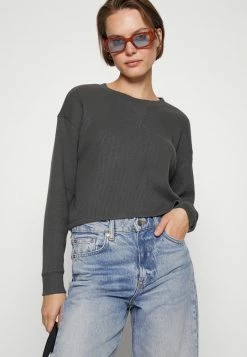 Abercrombie & Fitch WAFFLE CROPPED TEE - Sweatshirt - Dark Grey -Abercrombie & Fitch Shop d34572b11fad4ea390fbc4616b31e90f