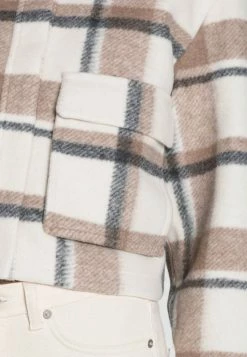 Abercrombie & Fitch SHACKET SHORT - Light Jacket - Cream/grey 9 Abercrombie & Fitch SHACKET SHORT - Light Jacket - Cream/grey -Abercrombie & Fitch Shop d5a1923fd6144b809f79408b28c33a68