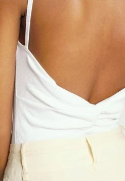 Abercrombie & Fitch BARE NOTCH TANK - Top - White 9 Abercrombie & Fitch BARE NOTCH TANK - Top - White -Abercrombie & Fitch Shop d659f37fe1bf4878a922841b603b4138