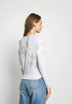 Abercrombie & Fitch LONG SLEEVE KNOTTED LOGO TEE - Long Sleeved Top - Light Blue Wash -Abercrombie & Fitch Shop d65ee6600fee4860a7137cb4ac71690a