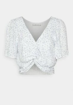 Abercrombie & Fitch KNOT FRONT FLUTTER - Print T-shirt - White -Abercrombie & Fitch Shop d662d9046ecd4c20a0abf1b80d873a15