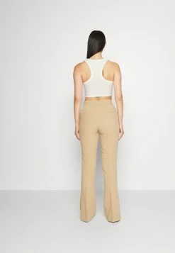 Abercrombie & Fitch BARE NECK CROP TANK - Top - Cream -Abercrombie & Fitch Shop dc713edf7af143b3b1f6ce43199cea3a