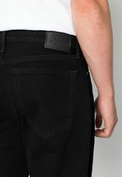 Abercrombie & Fitch STRAIGHT - Straight Leg Jeans - Saturated Black Wash -Abercrombie & Fitch Shop e179c10f9e264ef59b6250ff872e3e83