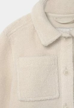 Abercrombie & Fitch SHERPA SHACKET - Light Jacket - Cream -Abercrombie & Fitch Shop e249dff36d764aafa09b2fb1ed96fb7c